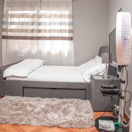 Fully Aircondition 3Bed Villa- A C- Wifi- Hotwater フリータウン エクステリア 写真