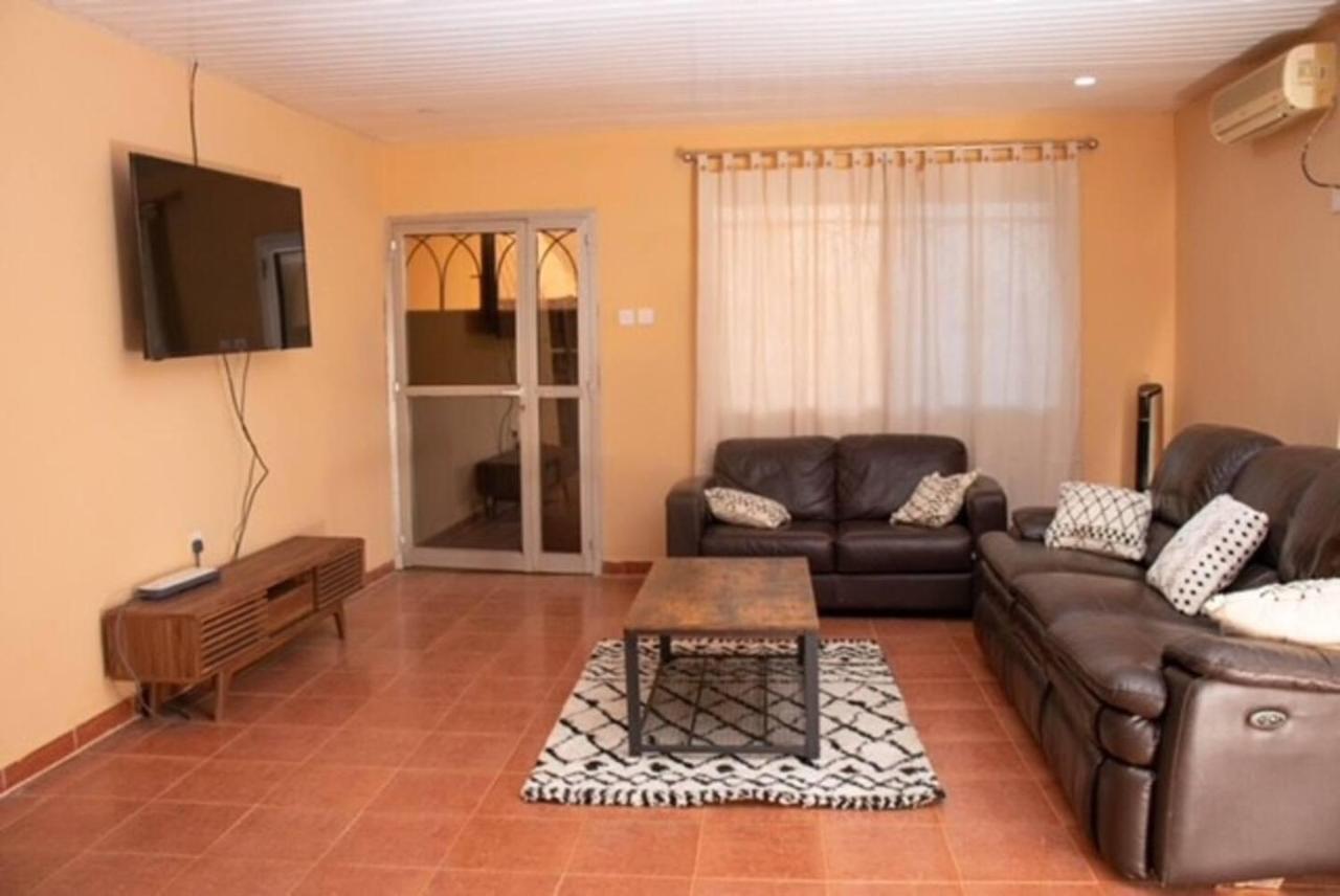 Fully Aircondition 3Bed Villa- A C- Wifi- Hotwater フリータウン エクステリア 写真