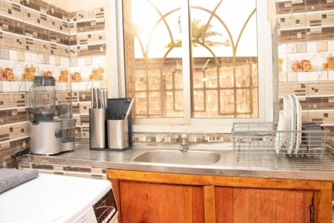 Fully Aircondition 3Bed Villa- A C- Wifi- Hotwater フリータウン エクステリア 写真