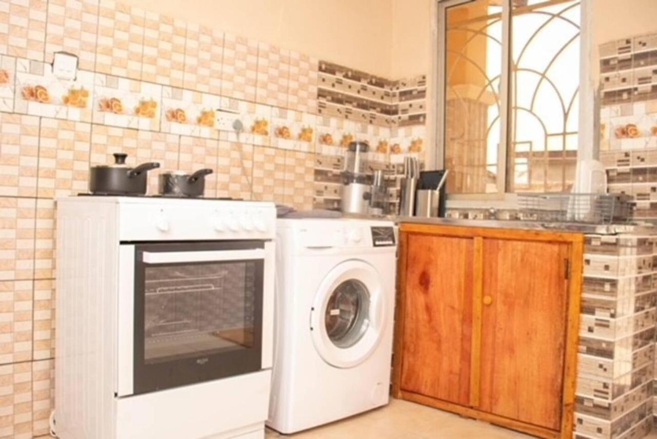 Fully Aircondition 3Bed Villa- A C- Wifi- Hotwater フリータウン エクステリア 写真
