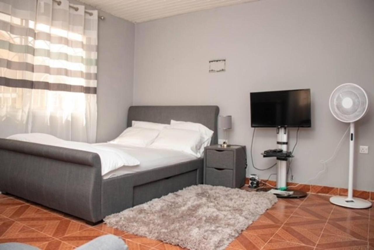 Fully Aircondition 3Bed Villa- A C- Wifi- Hotwater フリータウン エクステリア 写真