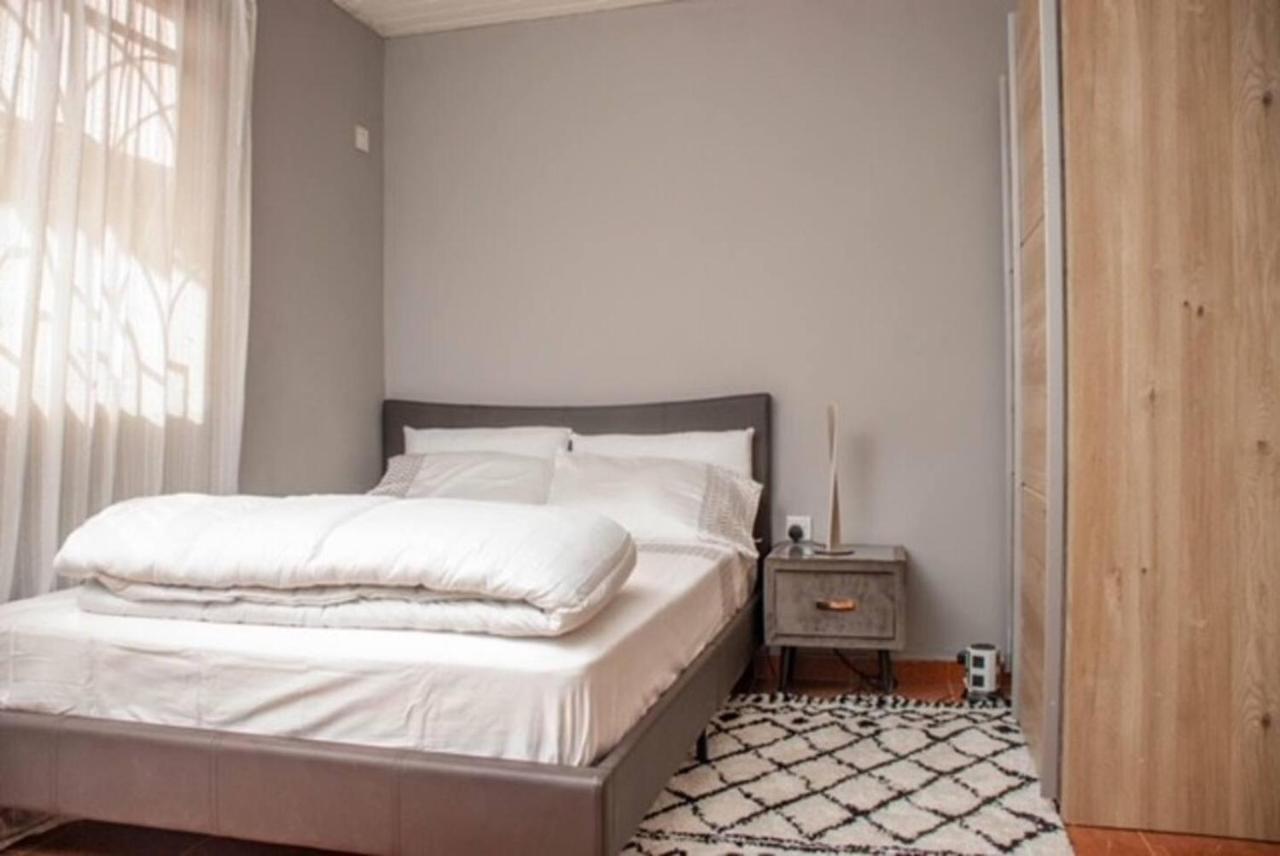 Fully Aircondition 3Bed Villa- A C- Wifi- Hotwater フリータウン エクステリア 写真