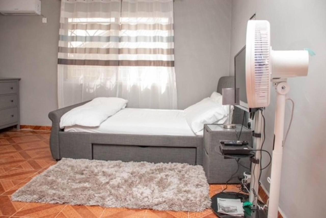 Fully Aircondition 3Bed Villa- A C- Wifi- Hotwater フリータウン エクステリア 写真