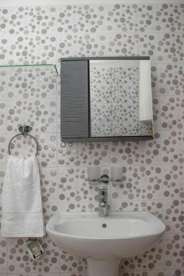 Fully Aircondition 3Bed Villa- A C- Wifi- Hotwater フリータウン エクステリア 写真