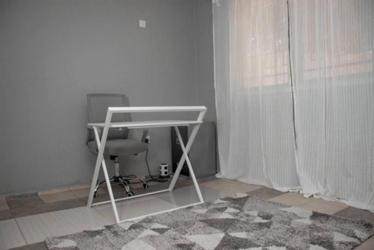 Fully Aircondition 3Bed Villa- A C- Wifi- Hotwater フリータウン エクステリア 写真