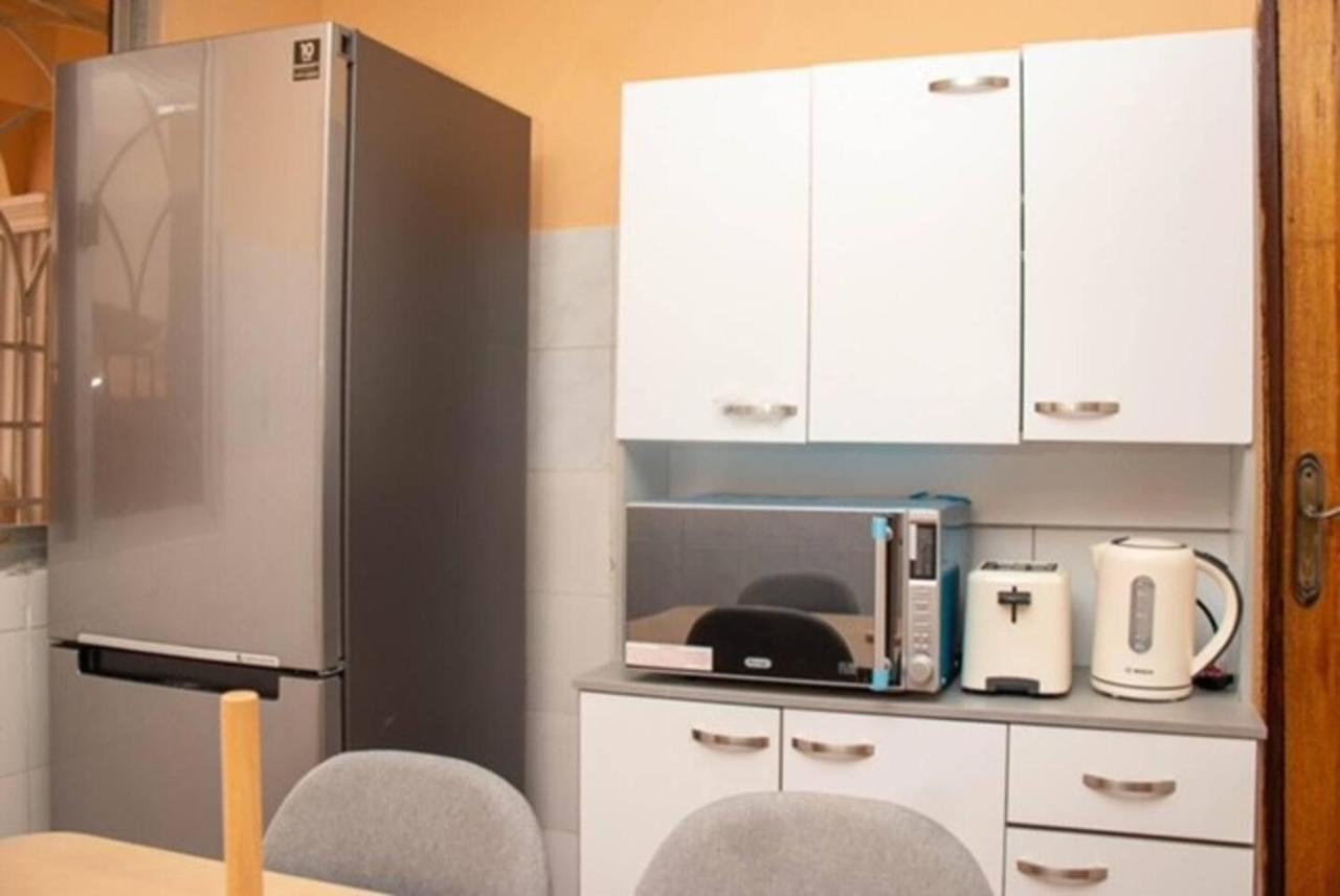 Fully Aircondition 3Bed Villa- A C- Wifi- Hotwater フリータウン エクステリア 写真
