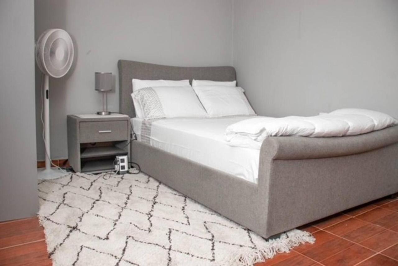 Fully Aircondition 3Bed Villa- A C- Wifi- Hotwater フリータウン エクステリア 写真