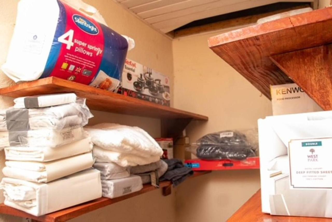 Fully Aircondition 3Bed Villa- A C- Wifi- Hotwater フリータウン エクステリア 写真