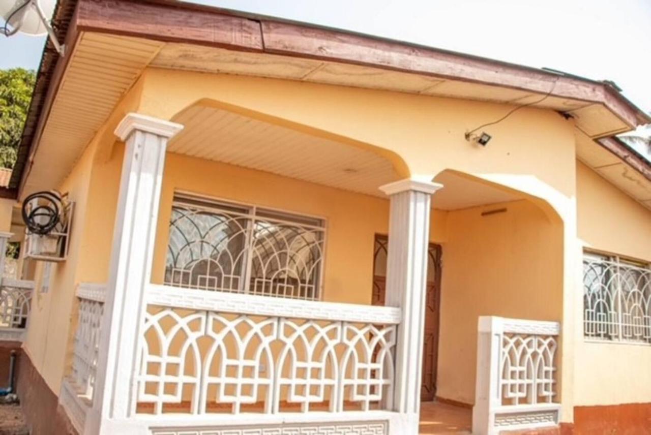 Fully Aircondition 3Bed Villa- A C- Wifi- Hotwater フリータウン エクステリア 写真