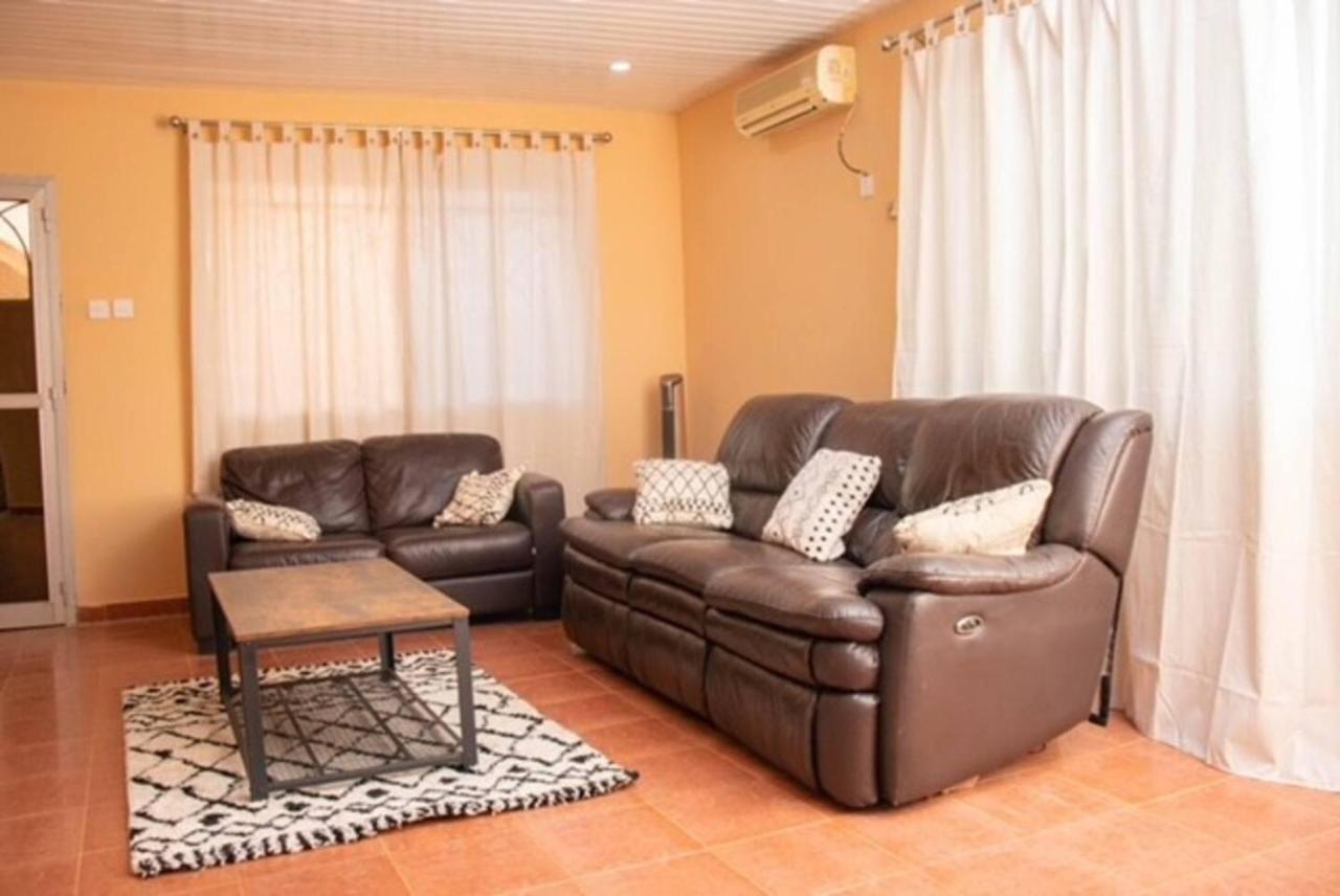 Fully Aircondition 3Bed Villa- A C- Wifi- Hotwater フリータウン エクステリア 写真
