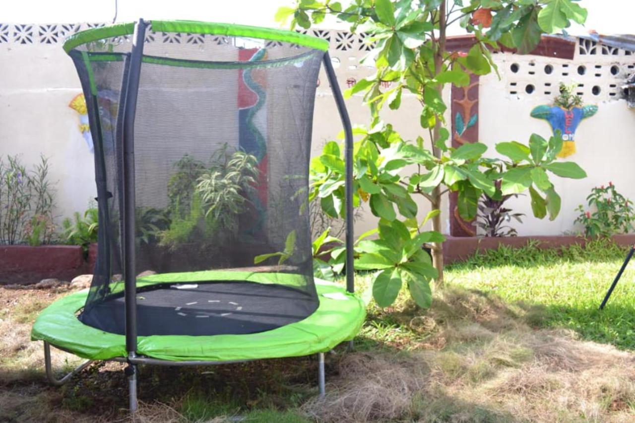 Fully Aircondition 3Bed Villa- A C- Wifi- Hotwater フリータウン エクステリア 写真