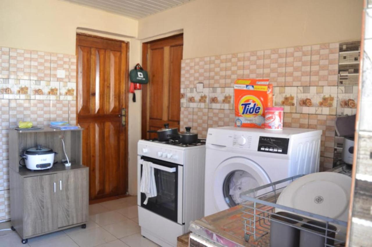 Fully Aircondition 3Bed Villa- A C- Wifi- Hotwater フリータウン エクステリア 写真