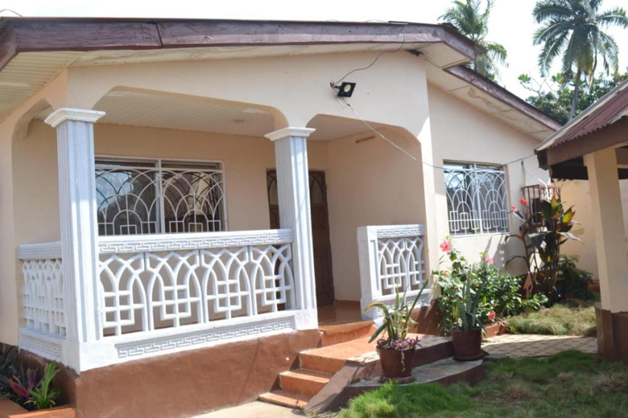 Fully Aircondition 3Bed Villa- A C- Wifi- Hotwater フリータウン エクステリア 写真