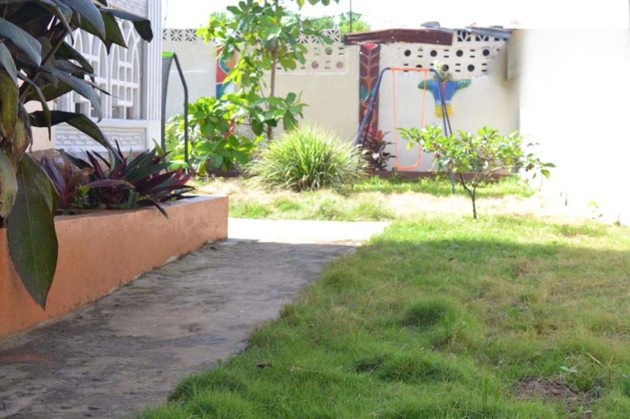 Fully Aircondition 3Bed Villa- A C- Wifi- Hotwater フリータウン エクステリア 写真