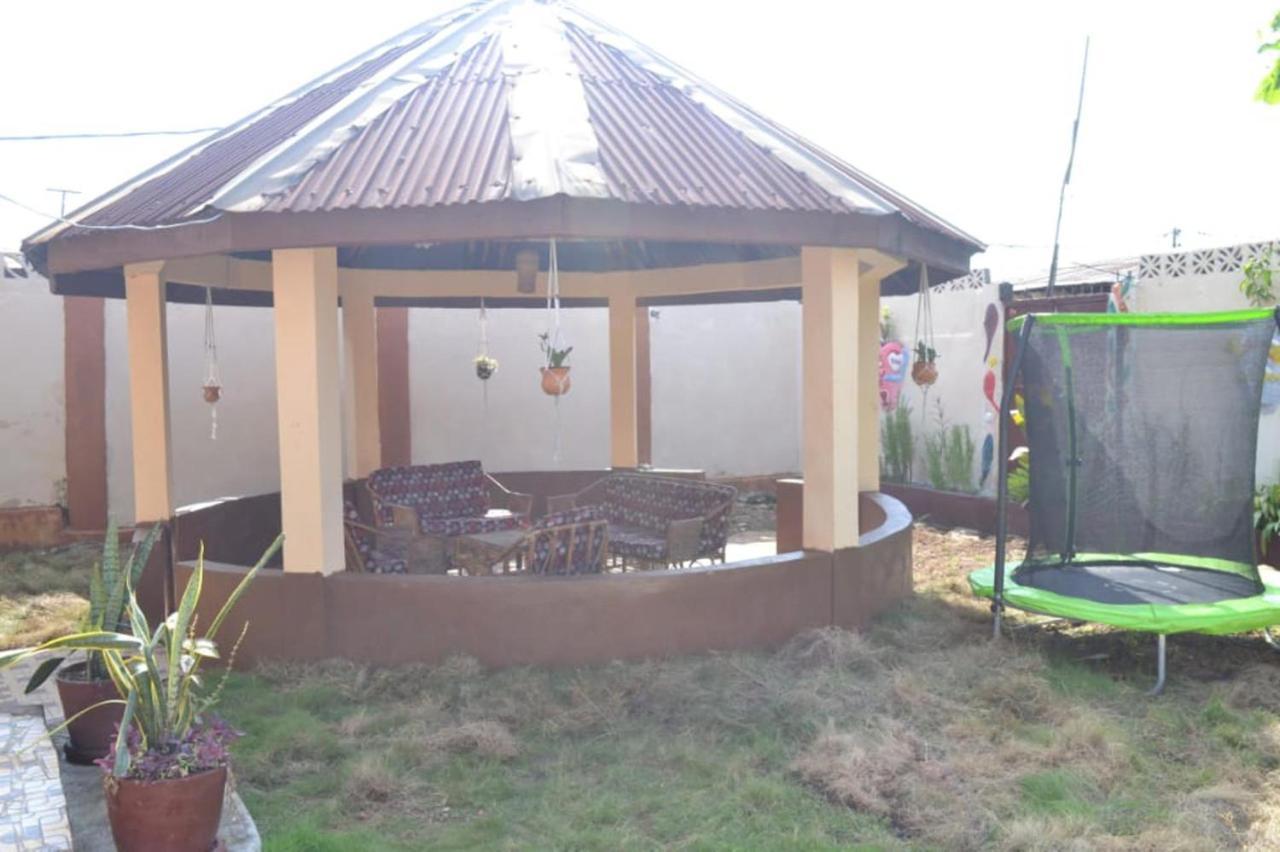Fully Aircondition 3Bed Villa- A C- Wifi- Hotwater フリータウン エクステリア 写真