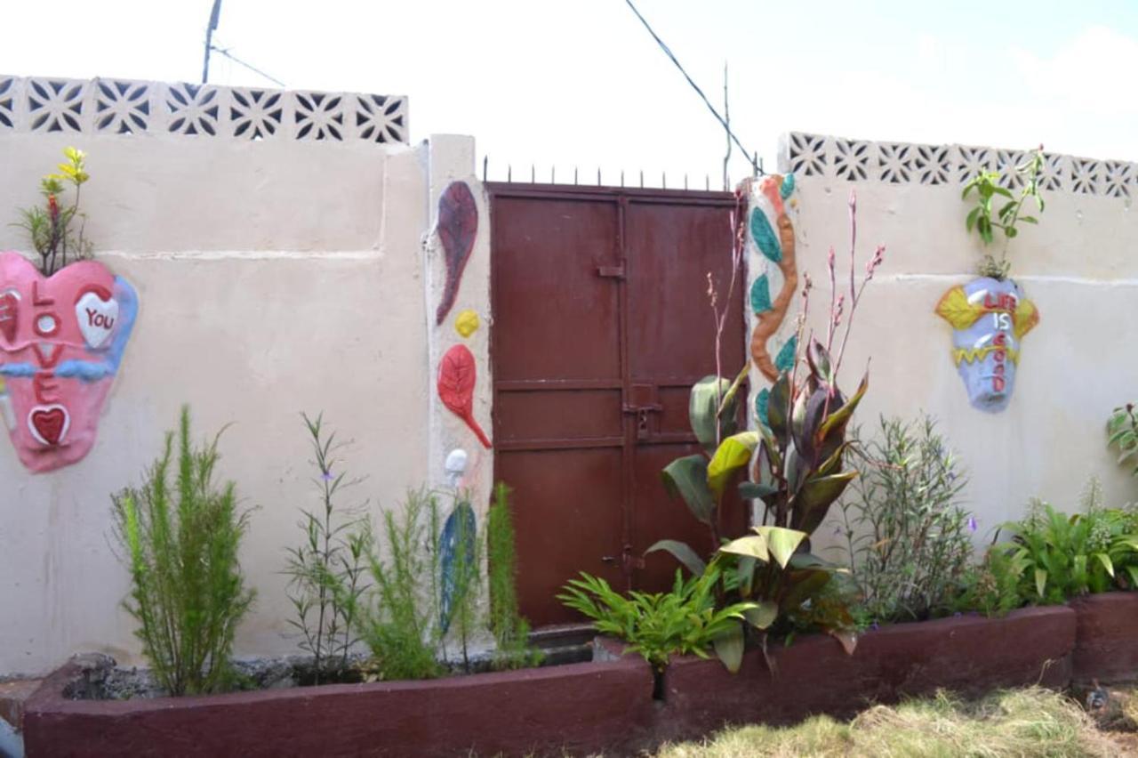 Fully Aircondition 3Bed Villa- A C- Wifi- Hotwater フリータウン エクステリア 写真